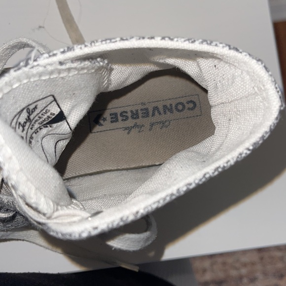 Converse shoes - Picture 6 of 7